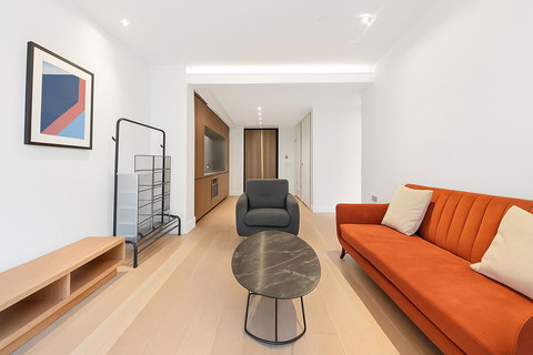 Modern 1-Bed Apartment, Lincoln Square, Westminster, WC2A, photograph 1