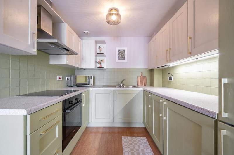 2-Bed Apartment, Maltings Close, E3, photograph 4