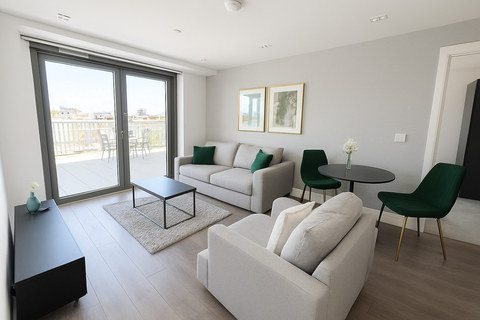Bright 1-Bed Apartment, Park Lane, L1, photograph 1
