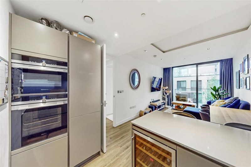 2-Bed Apartment, London, E1, photograph 5