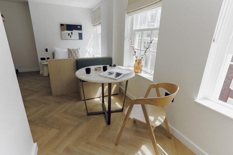 Studio Apartment, Weymouth Street, W1G, photograph 5