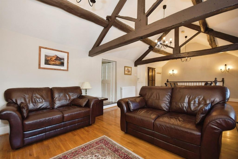 Serviced 2-Bed Apartment, Buxton, SK17, photograph 4