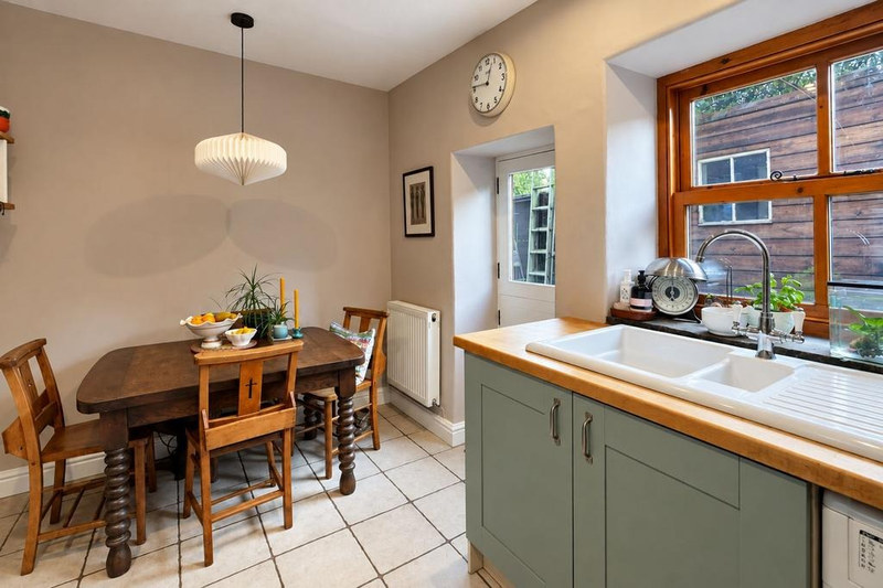 Serviced 2-Bed Apartment, High Peak, SK22, photograph 6
