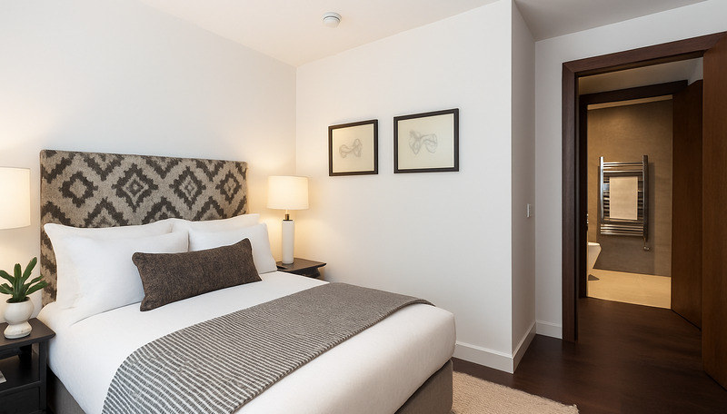 Calm 2-Bed Apartment, Nine Elms, SW11, photograph 3