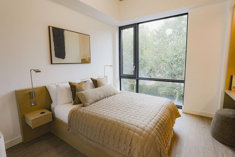 Studio Apartment, Hammersmith Road, W6, photograph 5