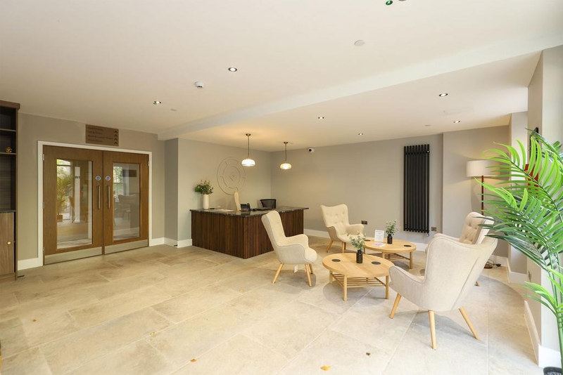 Serviced 1-Bed Apartment, Hope Valley, S32, photograph 4