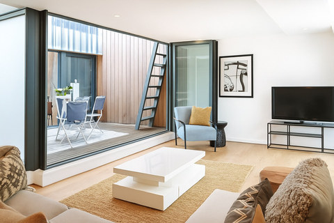 Stylish 2-Bed Penthouse, New York Road, LS2, photograph 1