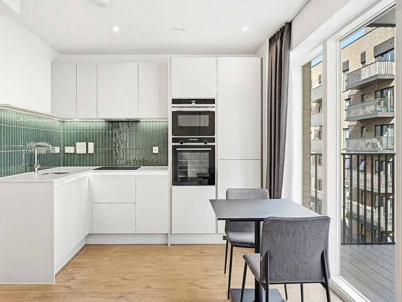 Studio Apartment, London, NW9, photograph 4