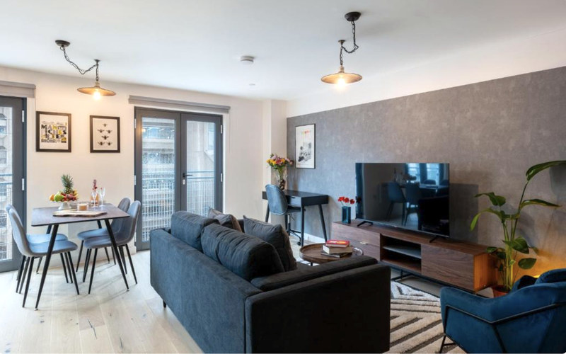 Serviced 1-Bed Apartment, City Centre, M2, photograph 1