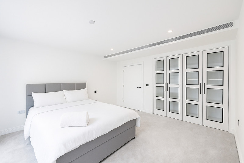 Serviced 2-Bed Apartment, Chelsea Creek, SW6, photograph 9