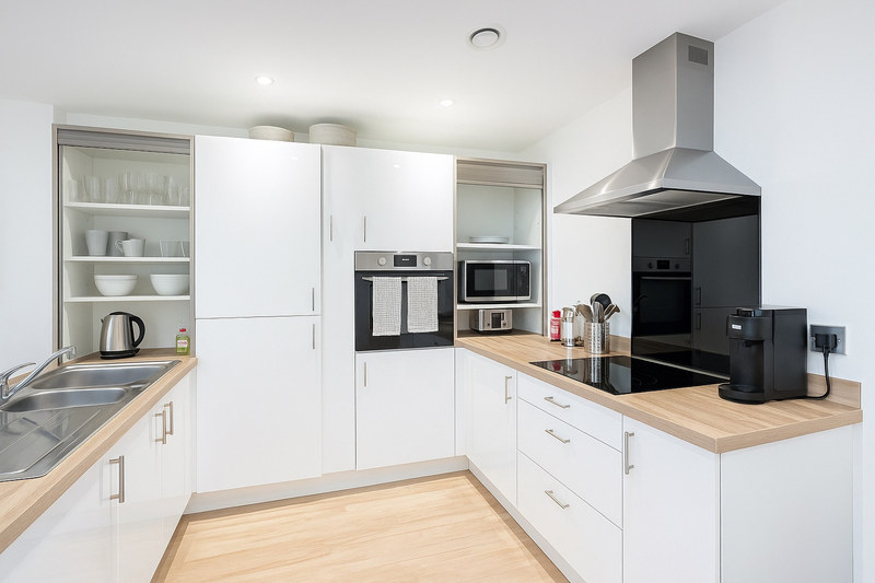 Serviced 2-Bed Apartment, Salford Quays, M50, photograph 2