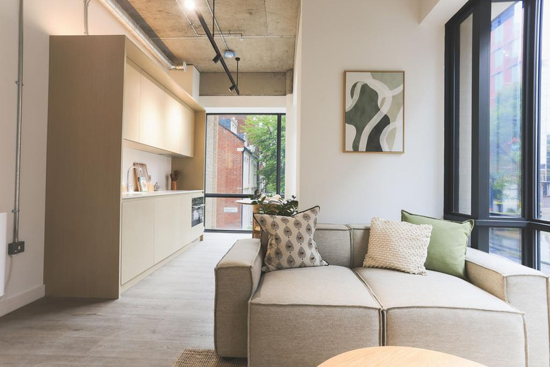 1-Bed Apartment, Hammersmith Road, W6, photograph 4