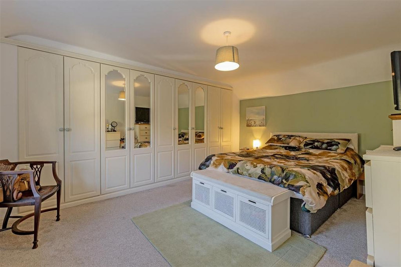 Serviced 2-Bed Apartment, Hope Valley, S32, photograph 6