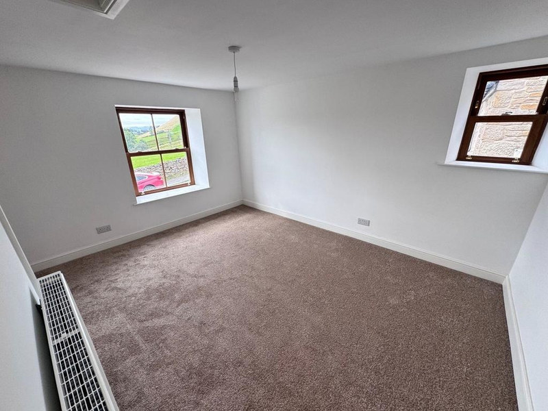 Serviced 2-Bed Apartment, Buxton, SK17, photograph 2