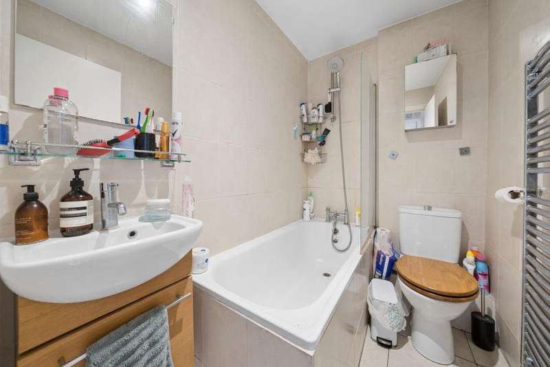 1-Bed Apartment, Richmond Way, W12, photograph 6