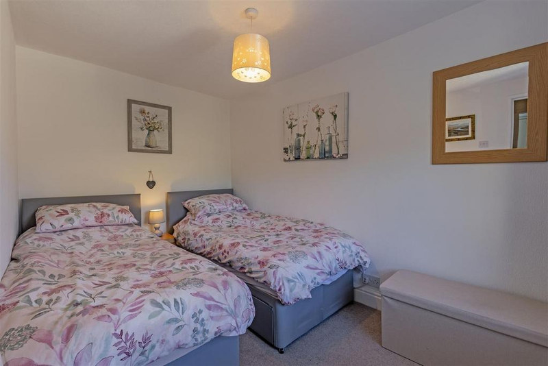 Serviced 2-Bed Apartment, Hope Valley, S32, photograph 8