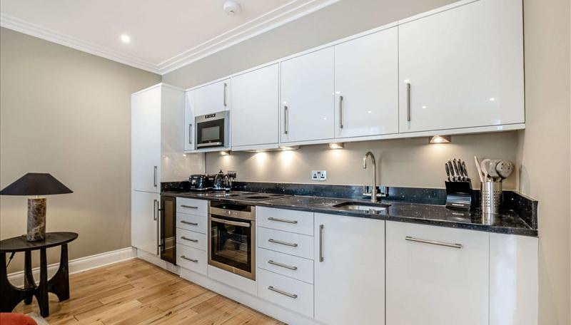 1-Bed Apartment, Grosvenor Hill, W1K, photograph 3