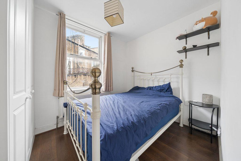 1-Bed Apartment, Richmond Way, W12, photograph 5