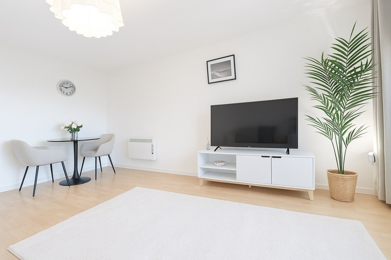 Serviced 2-Bed Apartment, Deansgate, M3, photograph 3