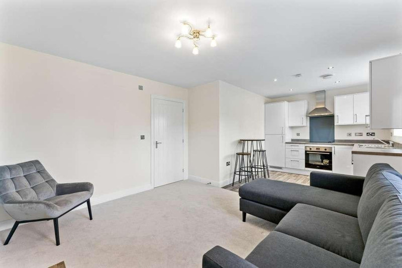 Serviced 1-Bed Apartment, Glossop, SK13, photograph 3