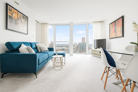 Bright 1-Bed Apartment, City Centre, B2, photograph 1