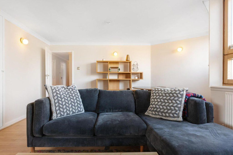 2-Bed Apartment, London, SW10, photograph 3