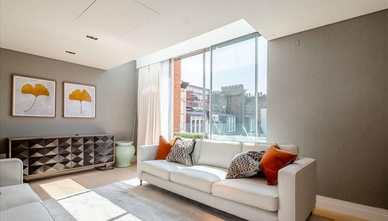 2-Bed Apartment, Green Street, W1K, photograph 2