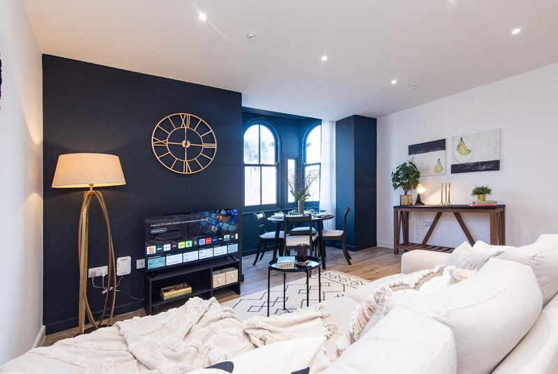 Serviced 2-Bed Apartment, Northampton, NN1, photograph 6