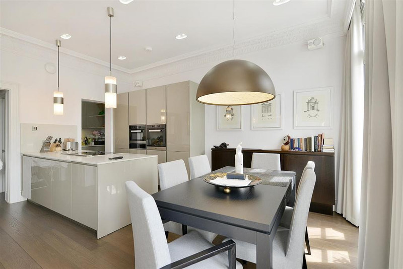 2-Bed Apartment, Park Lane, W1K, photograph 2