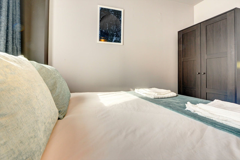 Serviced 2-Bed Apartment, Northampton, NN1, photograph 7