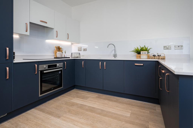 2-Bed Apartment, Station Avenue, KT12, photograph 6