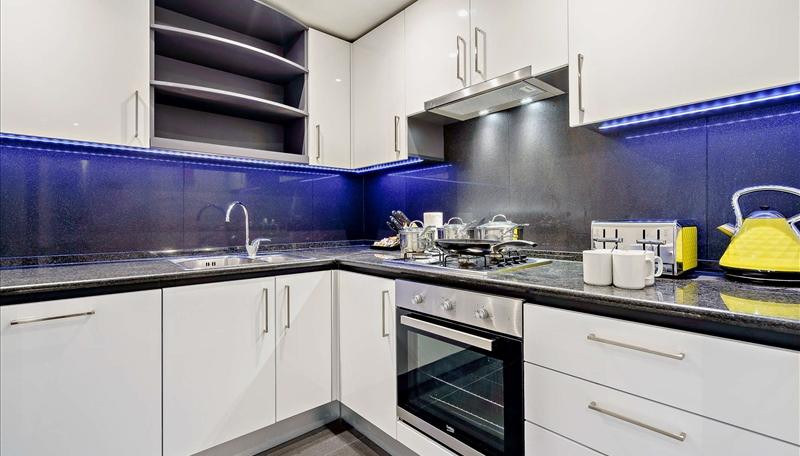 2-Bed Apartment, London, E14, photograph 4