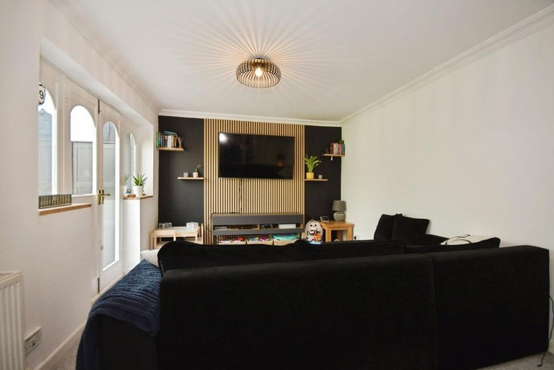 Serviced 2-Bed Apartment, Buxton, SK17, photograph 4