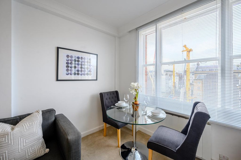 Studio Apartment, Hill Street, W1J, photograph 4