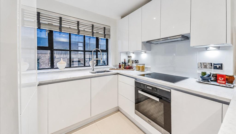 2-Bed Apartment, London, W6, photograph 3