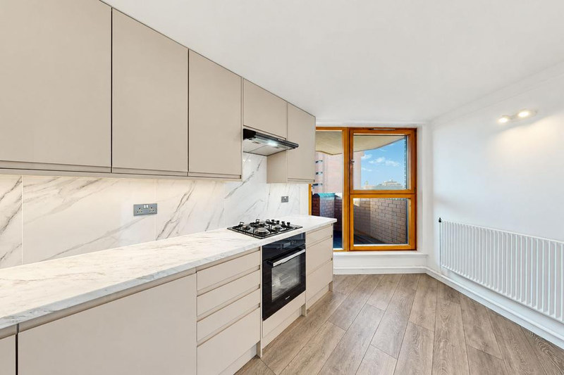 2-Bed Apartment, London, SW10, photograph 2
