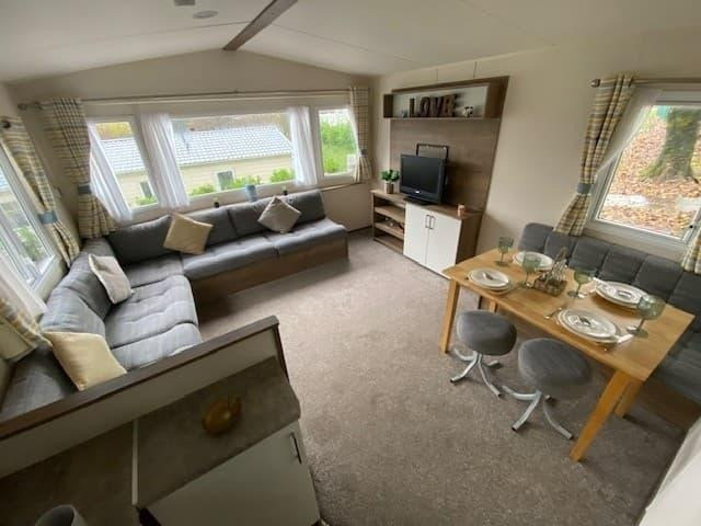 Serviced 2-Bed Apartment, Buxton, SK17, photograph 6