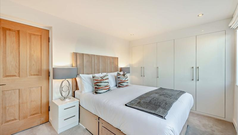 2-Bed Apartment, Fulham Road, SW3, photograph 3
