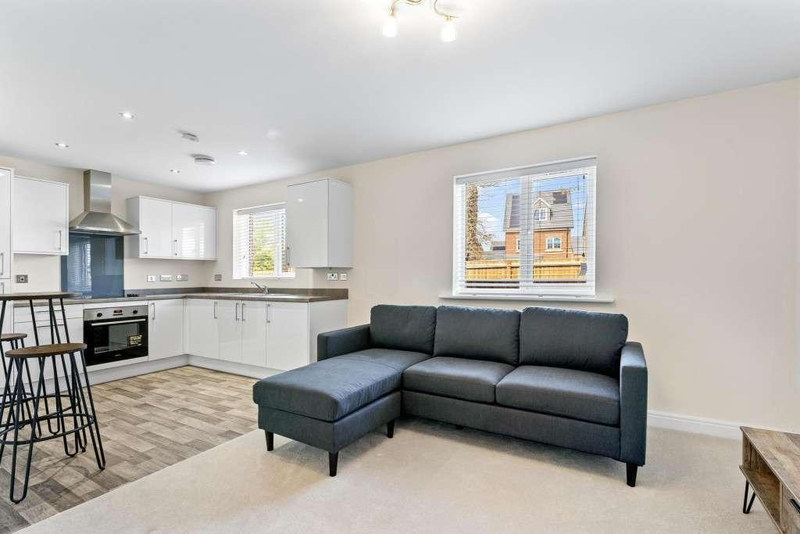 Serviced 1-Bed Apartment, Glossop, SK13, photograph 1