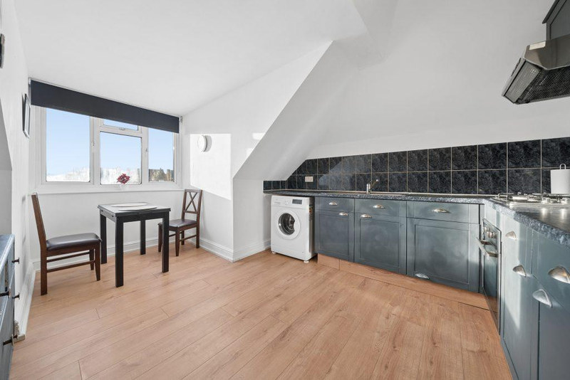 2-Bed Apartment, St Leonard's Road, W13, photograph 3