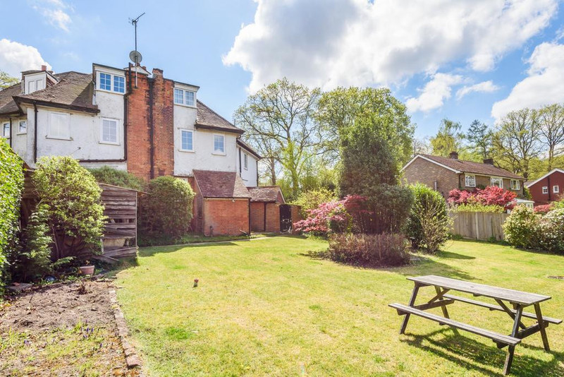 1-Bed Apartment, Hindhead, GU26, photograph 6