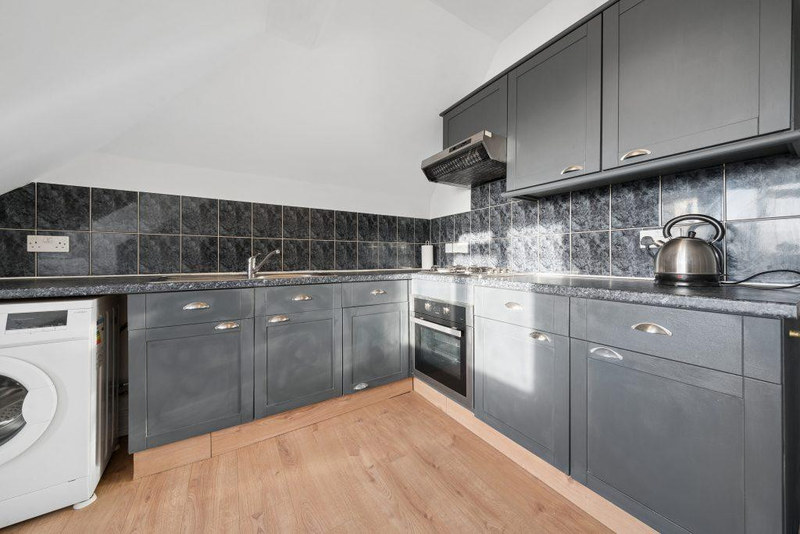 2-Bed Apartment, St Leonard's Road, W13, photograph 2