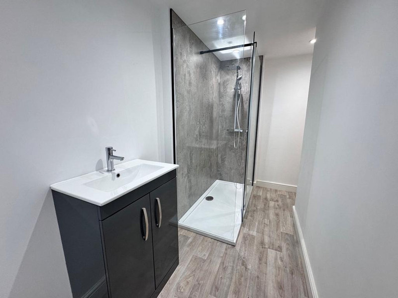 Serviced 2-Bed Apartment, Buxton, SK17, photograph 8