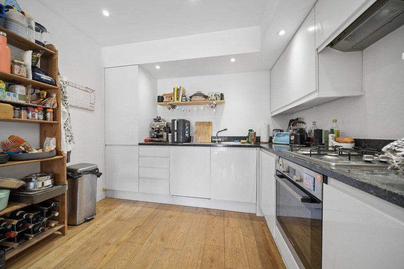 1-Bed Apartment, Mare Street, E8, photograph 2