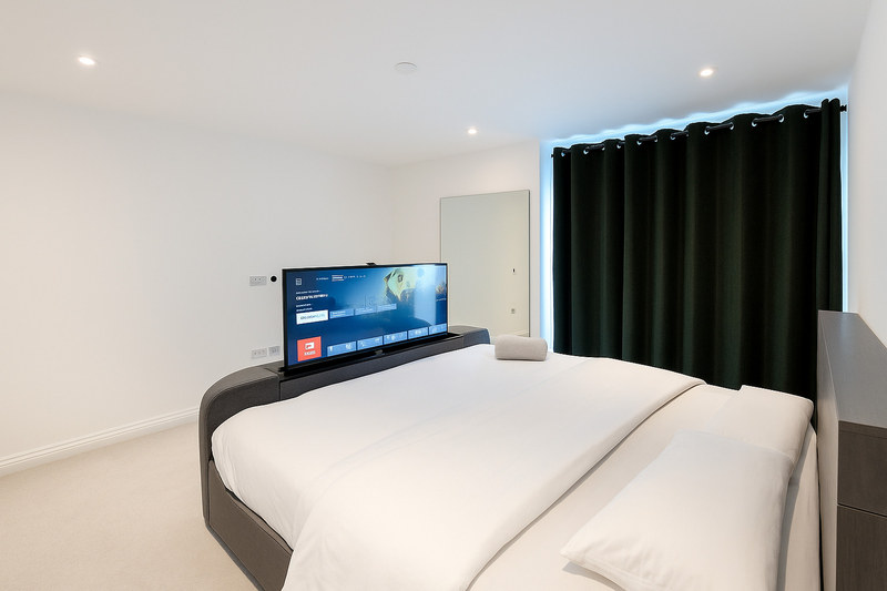 Serviced 2-Bed Apartment, Chelsea Creek, SW6, photograph 5
