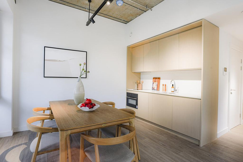 Studio Apartment, Hammersmith Road, W6, photograph 2