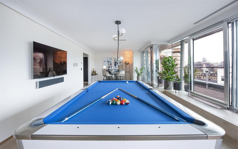 Luxury 2-Bed Apartment, Salford, M3, photograph 1