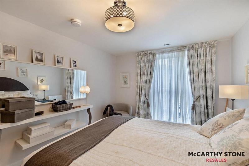 Serviced 2-Bed Apartment, Buxton, SK17, photograph 8