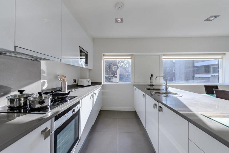 2-Bed Apartment, Fulham Road, SW3, photograph 2