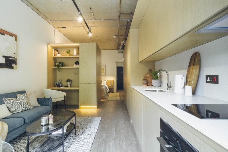 Studio Apartment, Hammersmith Road, W6, photograph 3